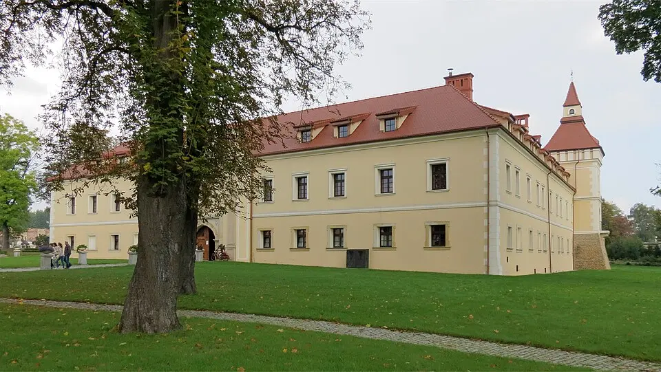 Zamek w Starych Tarnowicach