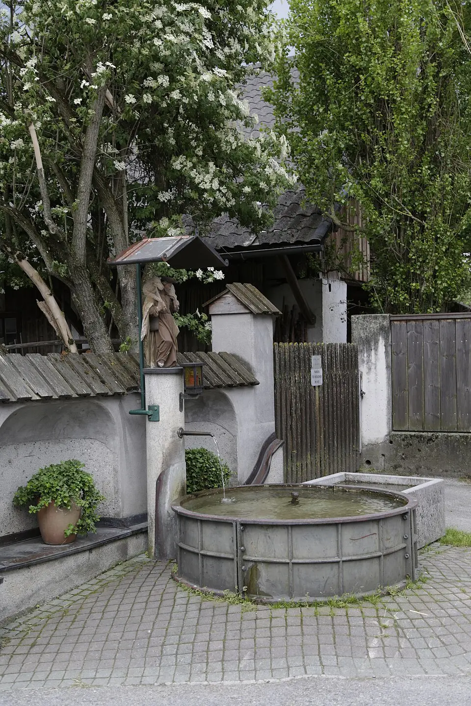 Guter-Hirte-Brunnen