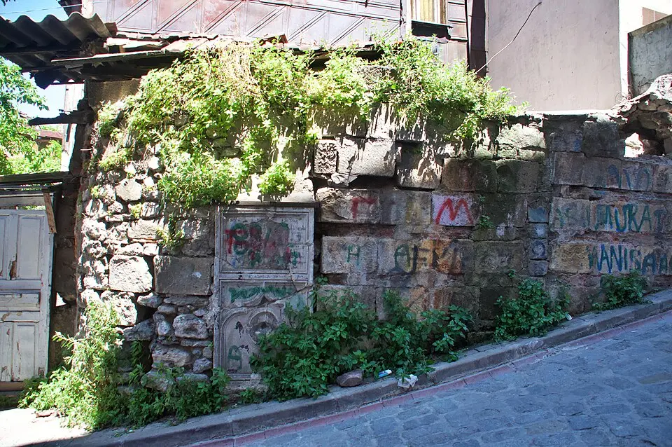 Tatlı Memba Street Fountain