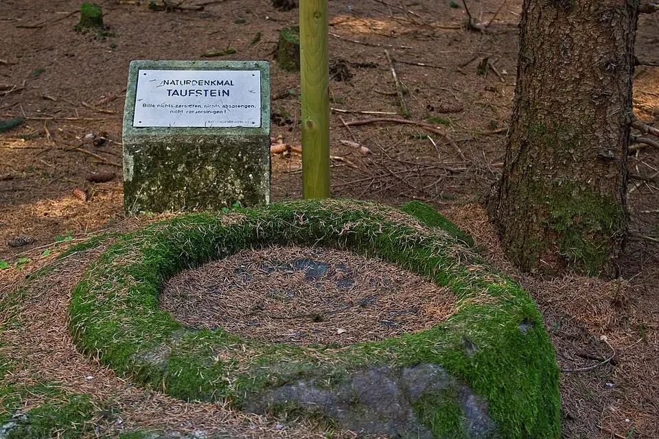 Image: Duke of W4 · CC BY-SA 3.0 AT Felsgebilde Taufstein