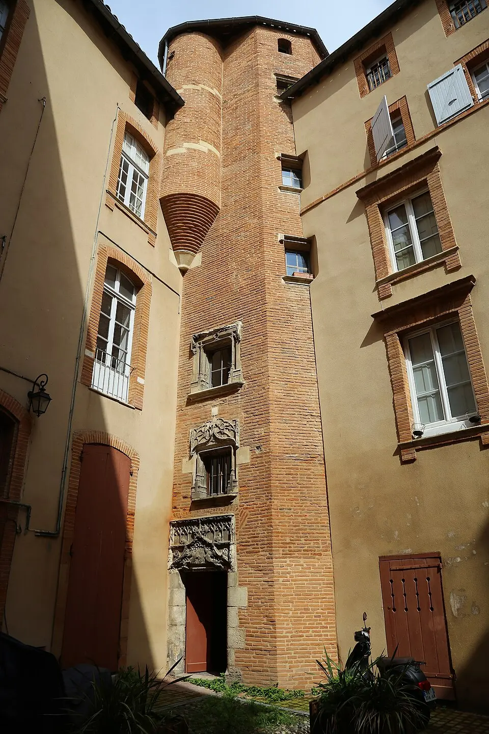 tour du capitoul Jérôme de Taverne