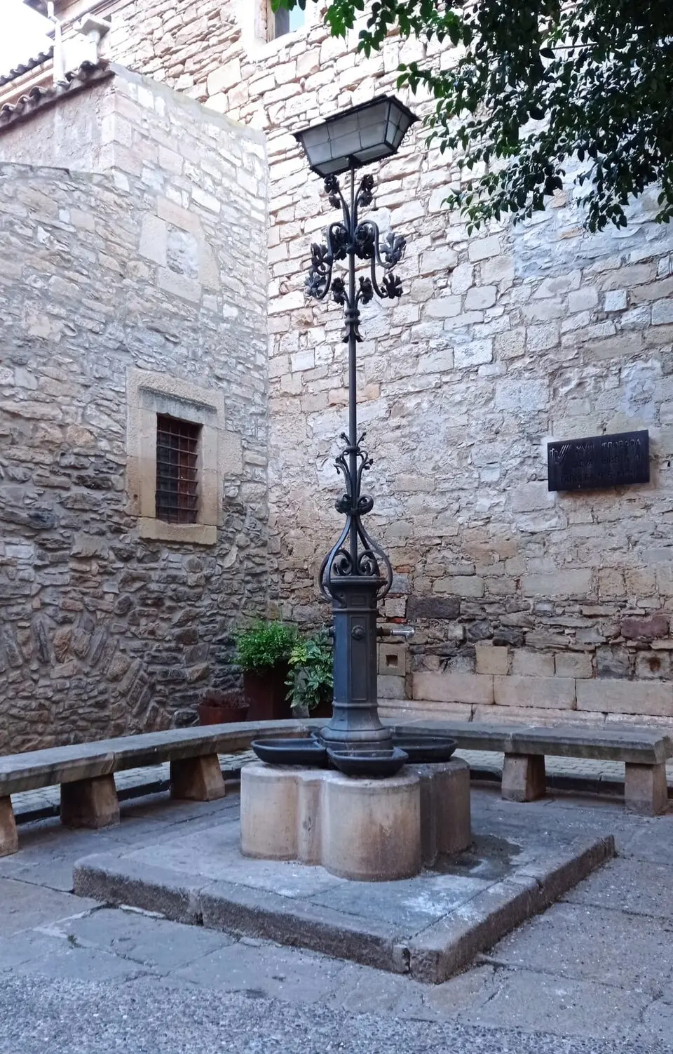 Font a la plaça Lluís Millet