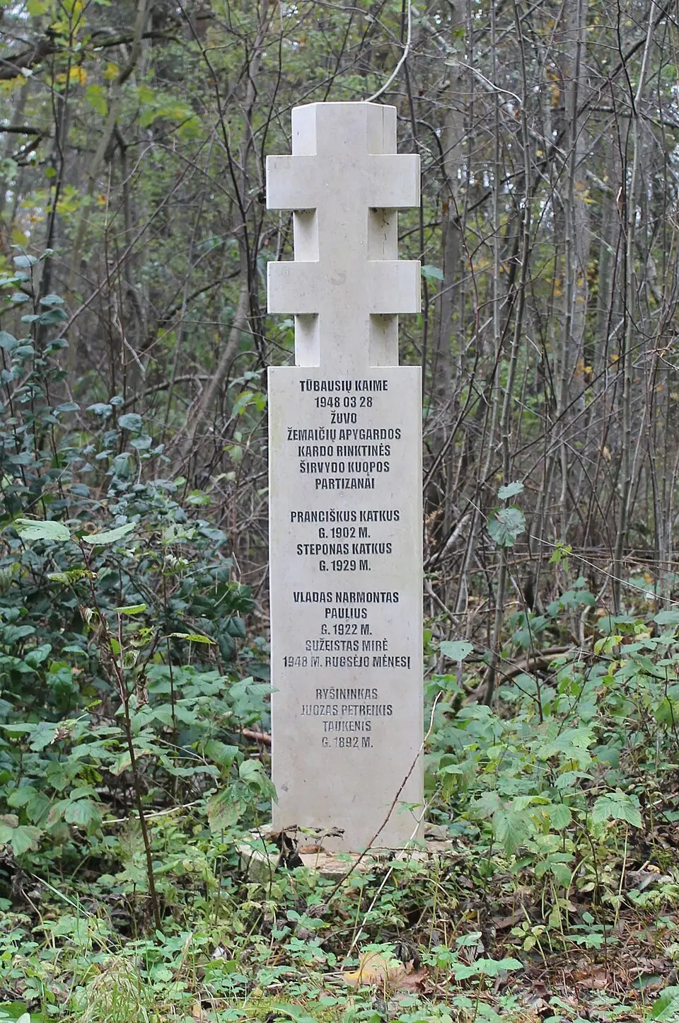 Tūbausių paminklas partizanams