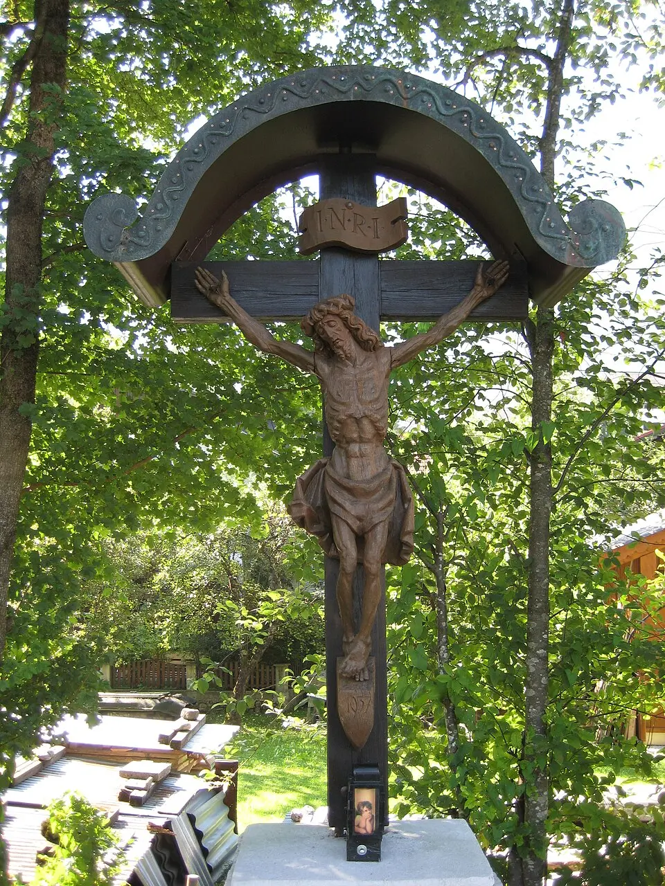 Kreuz auf der Brücke über die Ischl