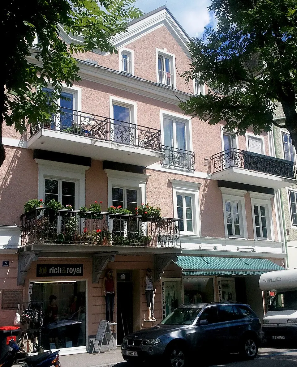 Esplanade 8