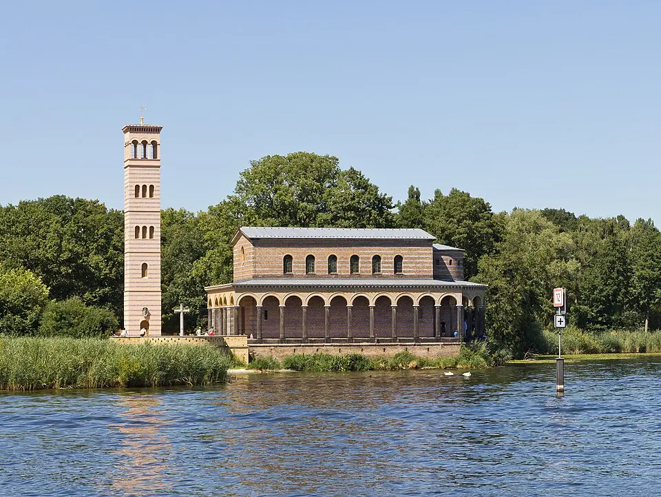 Heilandskirche am Port von Sacrow