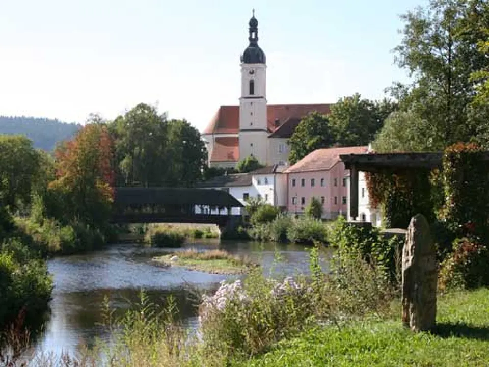 Nahral: Samuel2005~commonswiki · Public domain Bad Kötzting