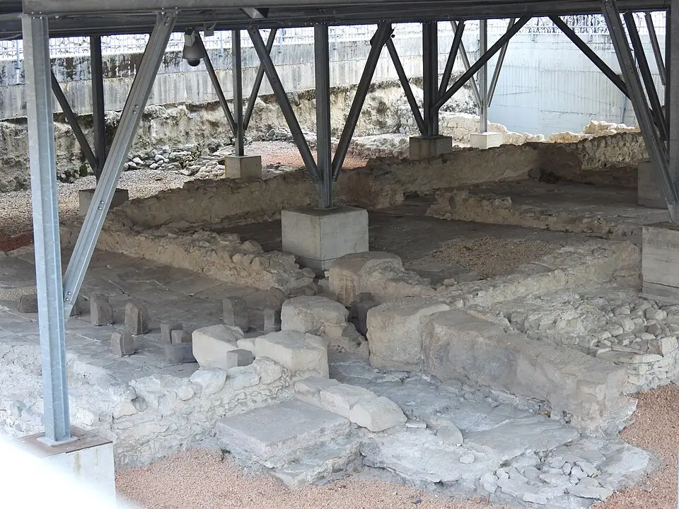 area archeologica di Piazza Costituzione