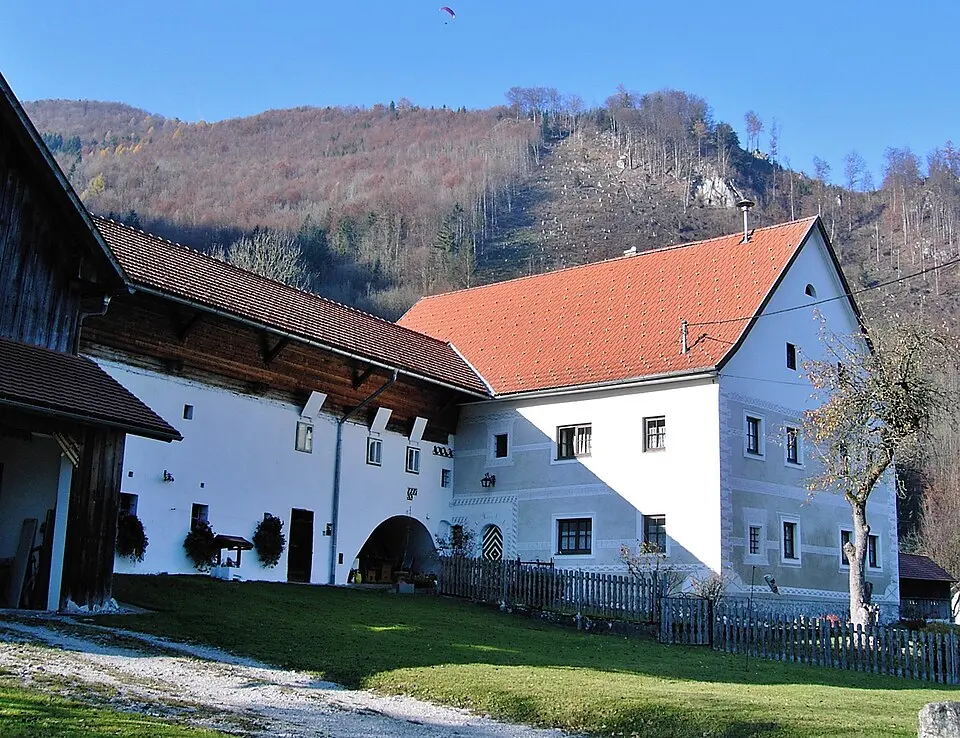 Bild: Bodory Thomas · CC BY-SA 3.0 Ehem. Wirtshaus im Bäckengraben, Vorderau
