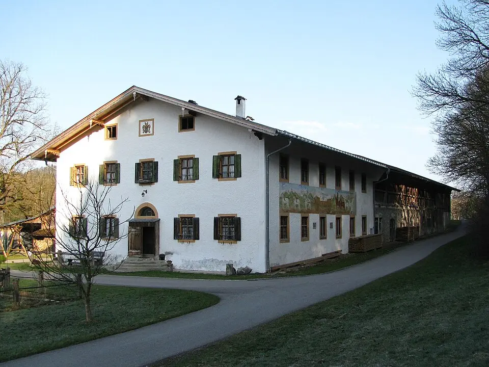 Image: Gras-Ober · CC BY-SA 3.0 Ehemals Klostermühle von Weyarn, sogenannte Herrenmühle