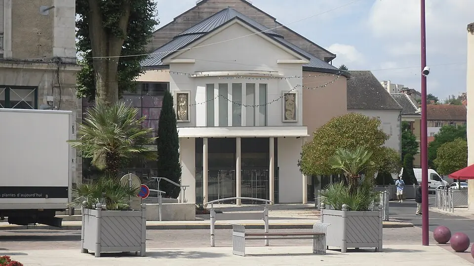 Obrázok: Jojovichy · CC BY-SA 3.0 théâtre de Cusset
