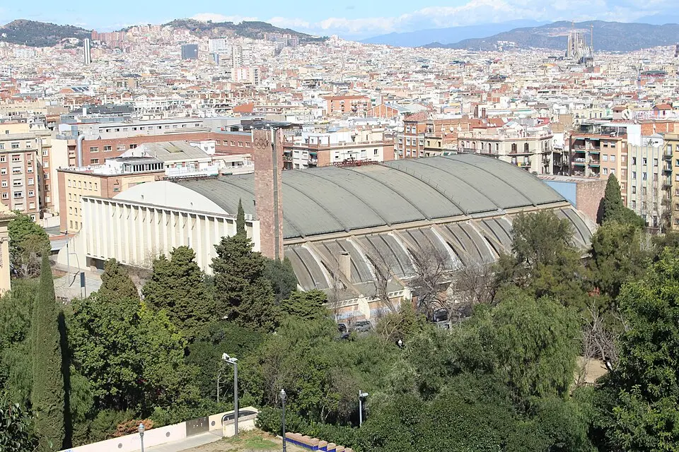 Image: Chabe01 · CC BY-SA 4.0 Palais des sports de Barcelone
