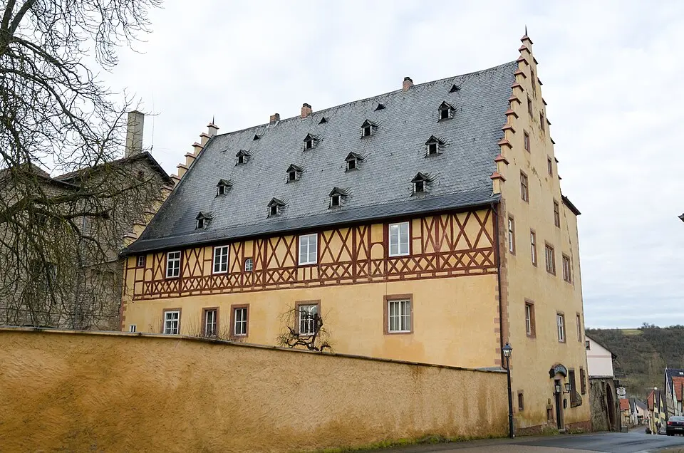Obrázok: Tilman2007 · CC BY-SA 3.0 Burgsinner Schloss