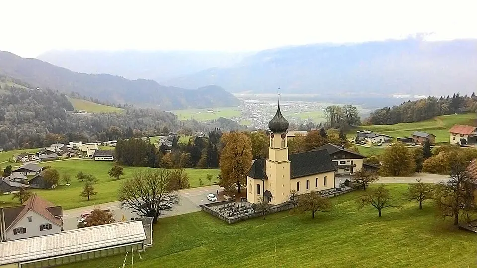 Obrázek: Cheetwhite · CC BY-SA 4.0 Pfarrkirche Thüringerberg