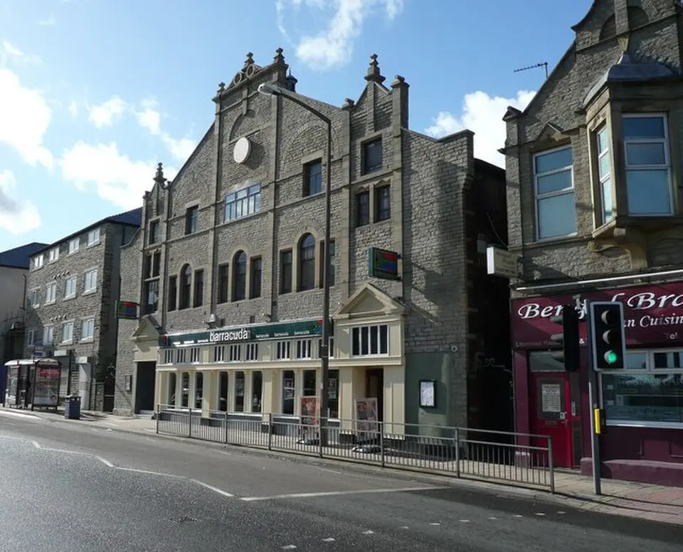 Obrázok: Humphrey Bolton · CC BY-SA 2.0 Albert Theatre & Opera House, Brighouse