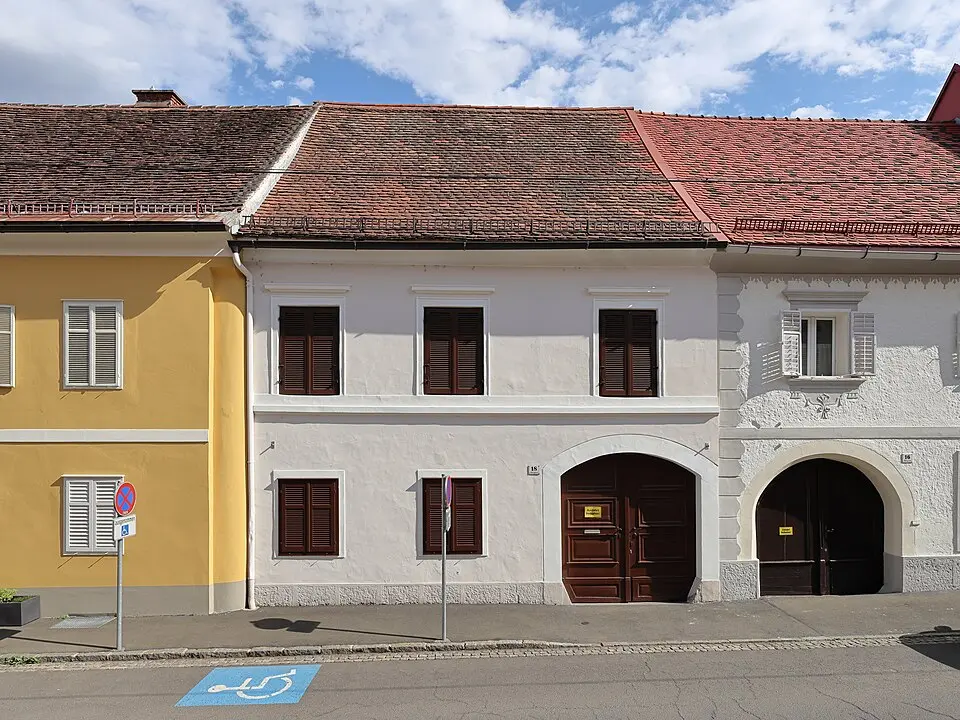 Slika: C.Stadler/Bwag · CC BY-SA 4.0 Bürgerhaus mit Wirtschaftsgebäude