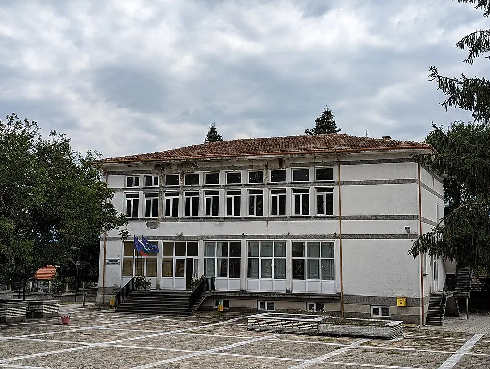 Пчелари