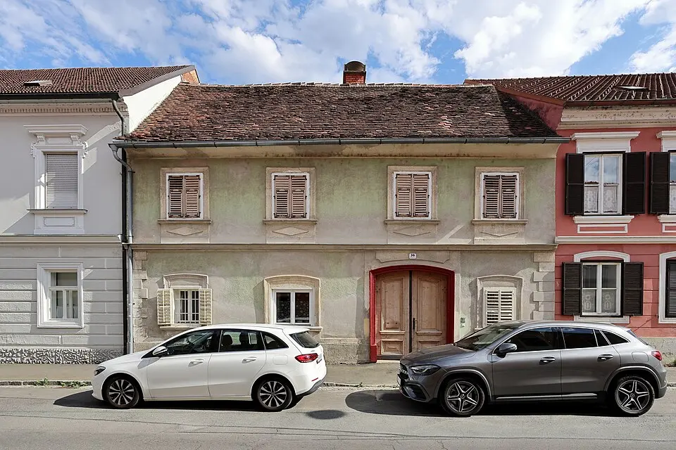 Bürgerhaus mit Teil der mittelalterlichen Stadtmauer