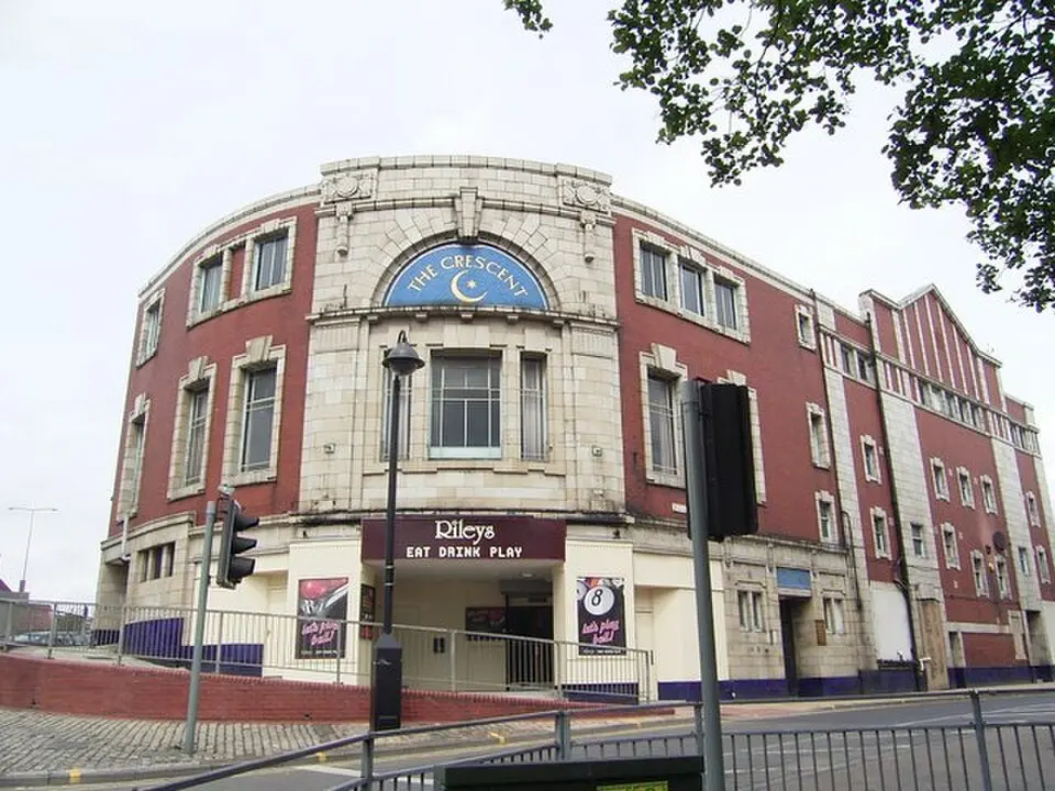 Crescent Cinema, Pontrefact