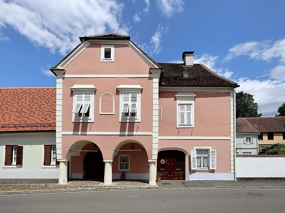 Bürgerhaus mit Teil der mittelalterlichen Stadtmauer