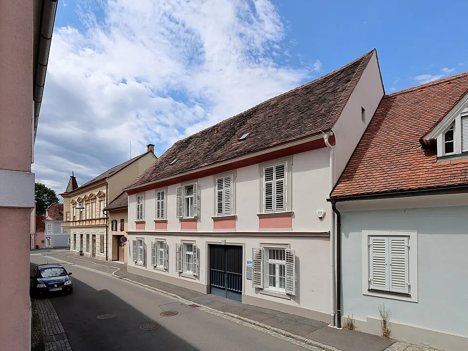 Bürgerhaus mit Teil der mittelalterlichen Stadtmauer