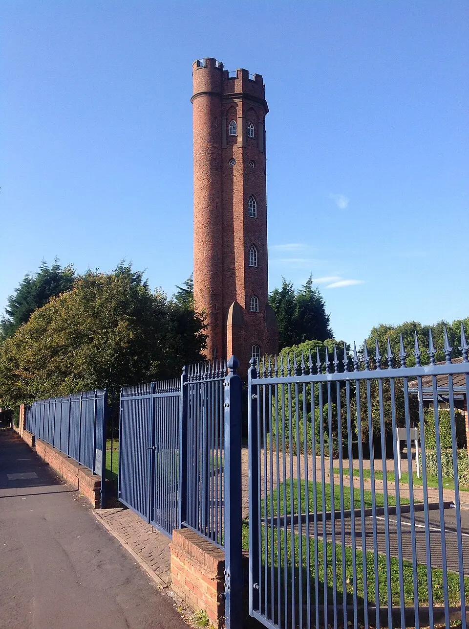 Image: Flyingbrummie · CC BY-SA 3.0 Perrott's Folly