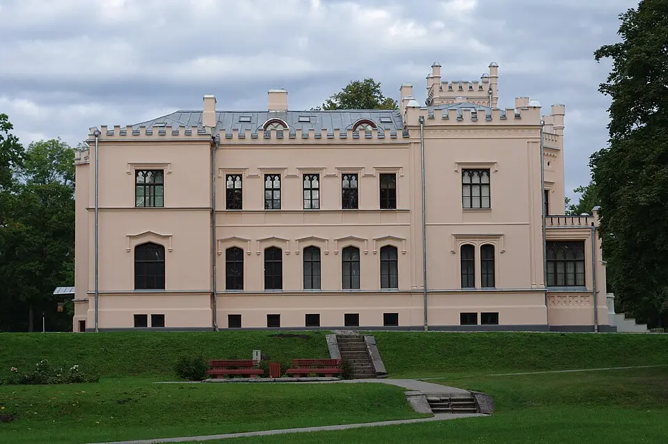 Image: WikedKentaur · CC BY-SA 3.0 Alūksne New Castle