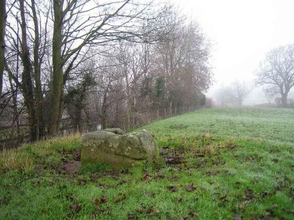 Knightlow Cross and mound