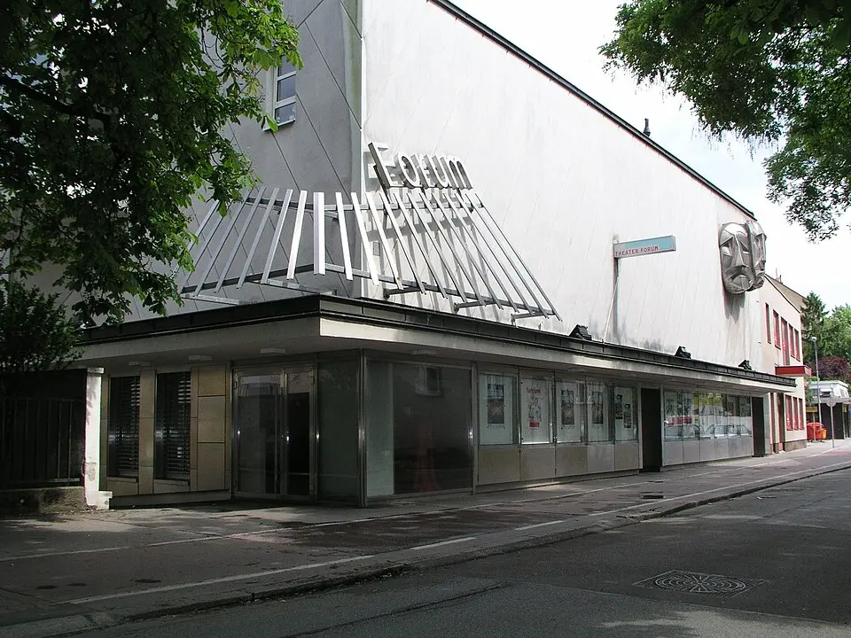 Bild: Waerfelu · CC BY 3.0 Theater Forum Schwechat