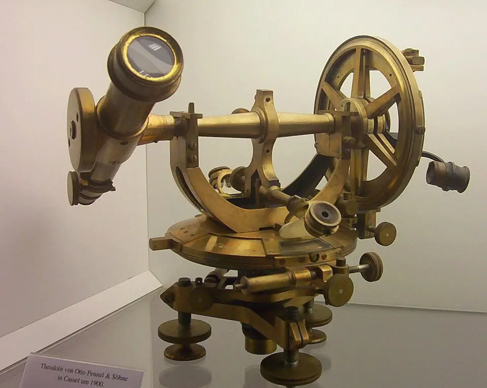 Uploaded by: Saperaud~commonswiki · CC BY-SA 3.0 ZEISS Forum and Museum of Optics
