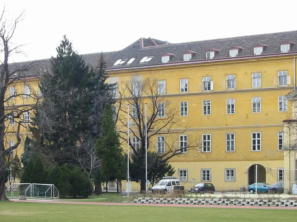Image: Zxb · CC BY-SA 2.0 AT Académie de la reine Thérèse