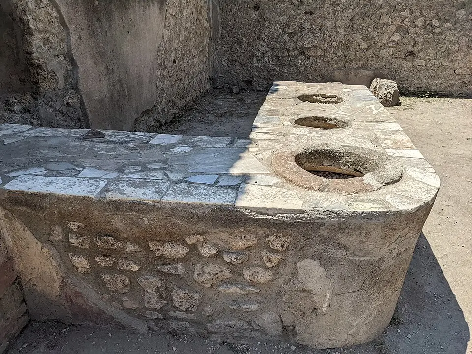 thermopolium (I.3.28)