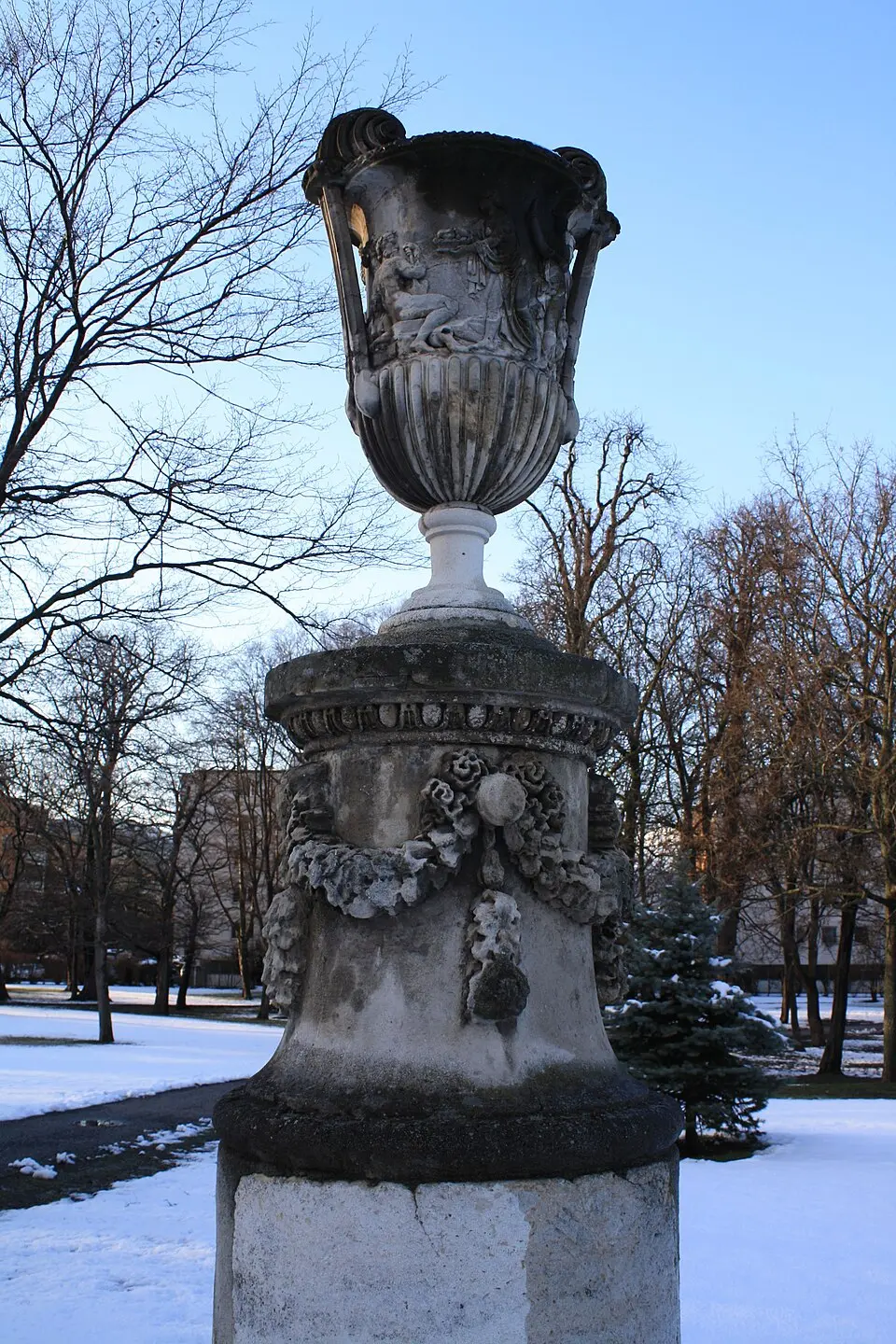 Image: Karl Gruber · CC BY-SA 3.0 Gartenbaudenkmale und Wegsysteme im ehem. Schloßpark