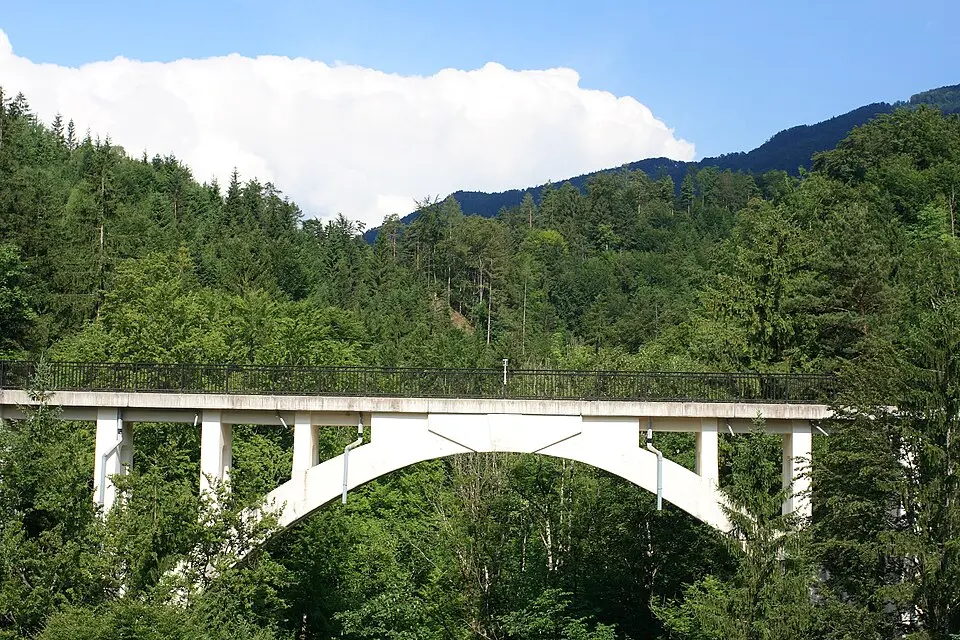 Ehem. Eisenbahnbrücke, heute Radweg, sog. Tiefengrabenbrücke