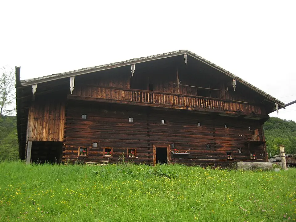 Bild: Szojak (talk) · CC BY-SA 3.0 AT Freilichtmuseum Mondseer Rauchhaus, Bischofergut