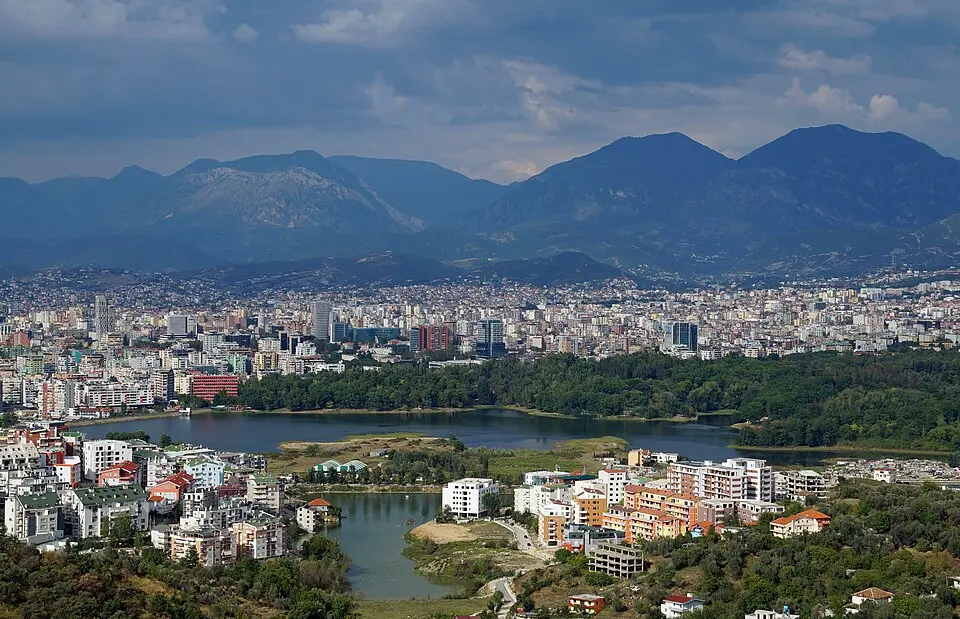 Parku i liqenit artificial të Tiranës