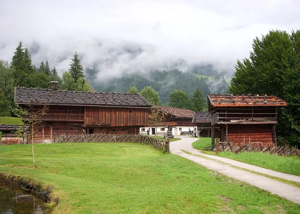 Immagine: Holger.Ellgaard · CC BY 3.0 Museum Tiroler Bauernhöfe