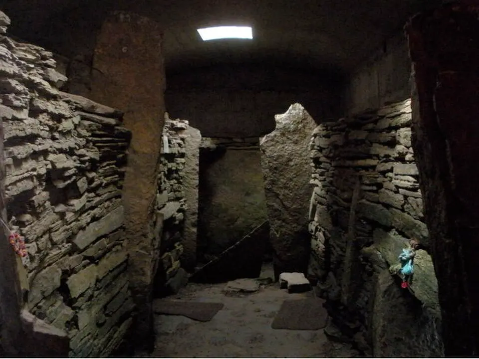 Isbister Cairn