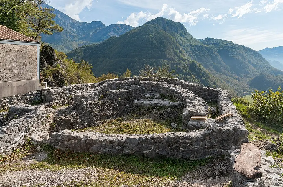 Tonovec Castle