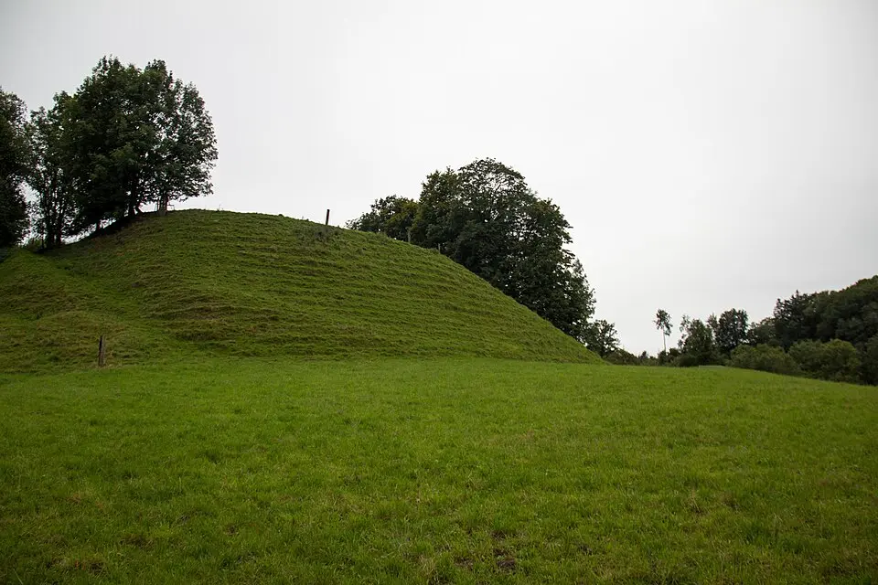 Image: Andreas Maier · CC BY-SA 3.0 Toos-Waldi, bronzezeitliche Höhensiedlung