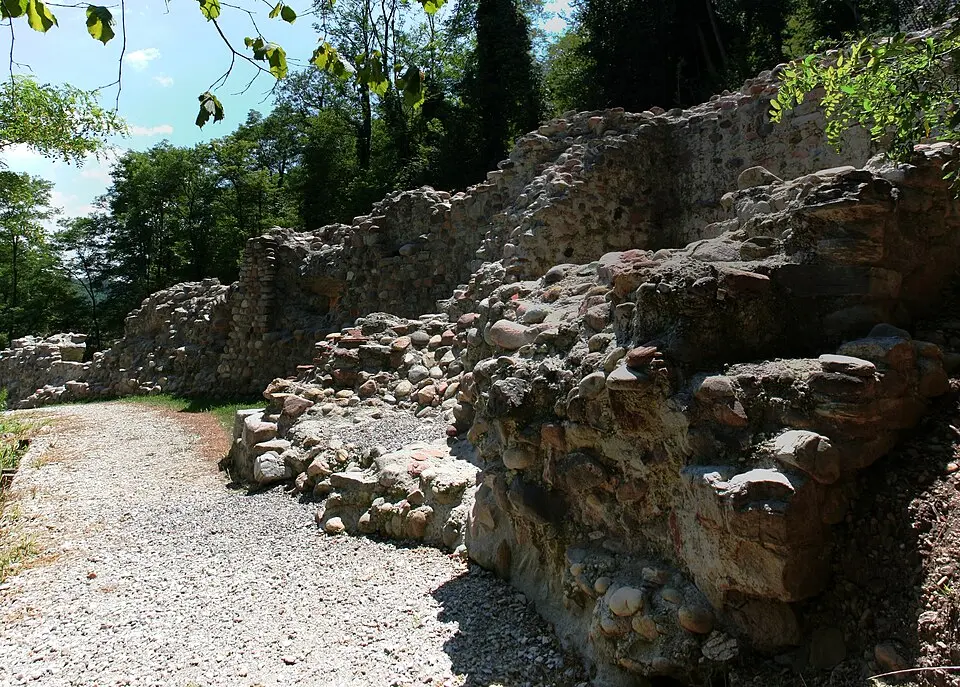 Torba city walls