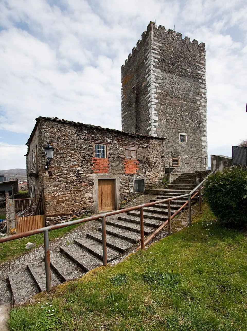 Slika: Antonio Costa · CC BY-SA 3.0 ES Torre de Homenaje de Viana