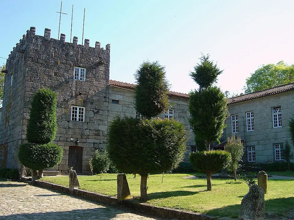 Torre de Novões, ou Nevões, incluindo o edifício anexo