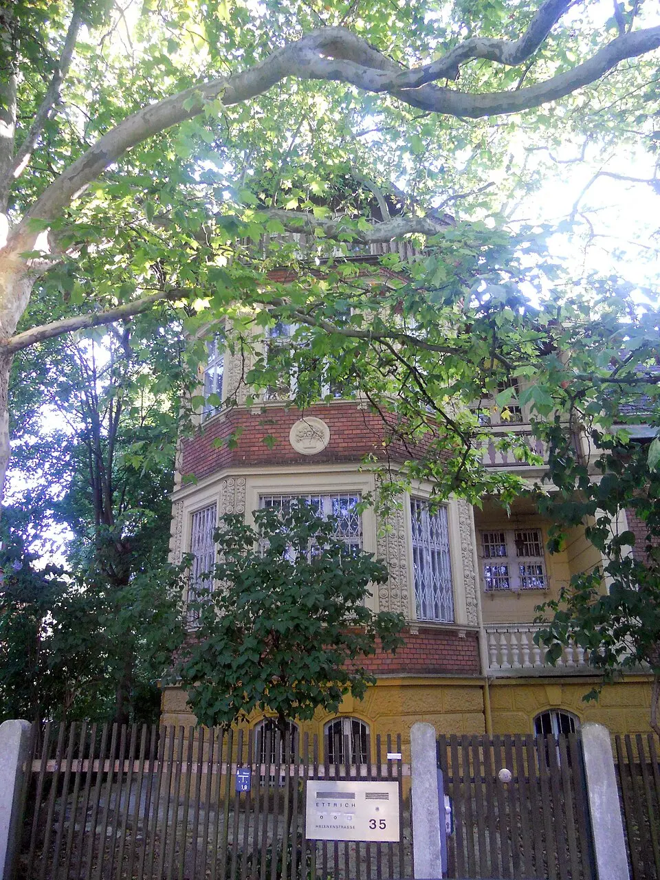 Villa