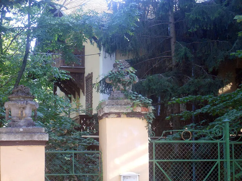 Obrázok: Maclemo · CC BY-SA 3.0 AT Villa