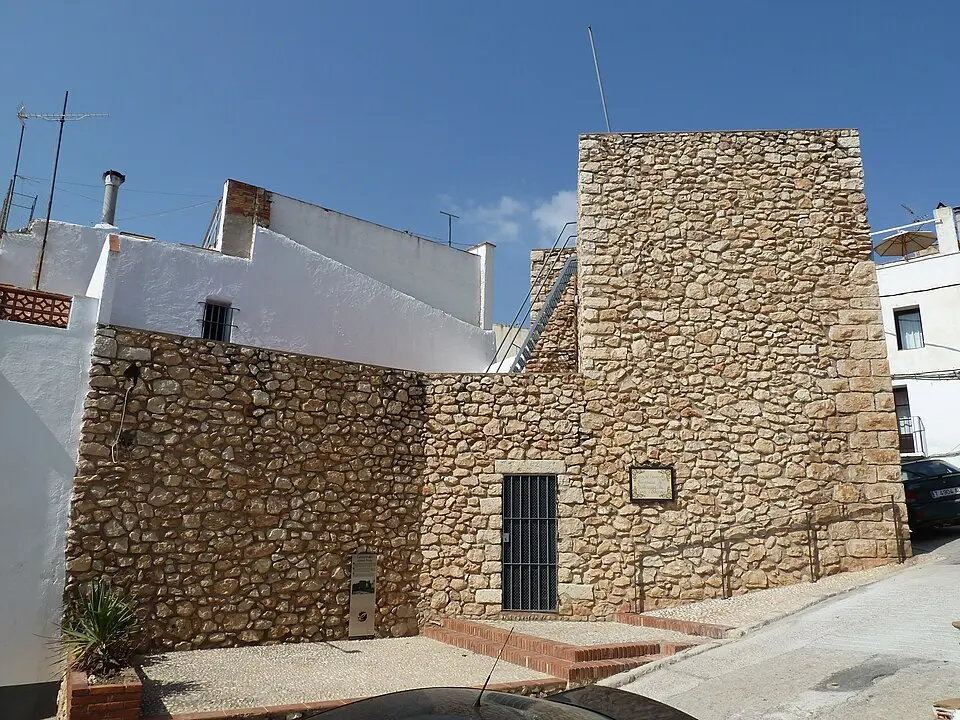 Slika: Deosringas · CC BY-SA 3.0 Torre de Alcanar Torre Carrer Nou)''