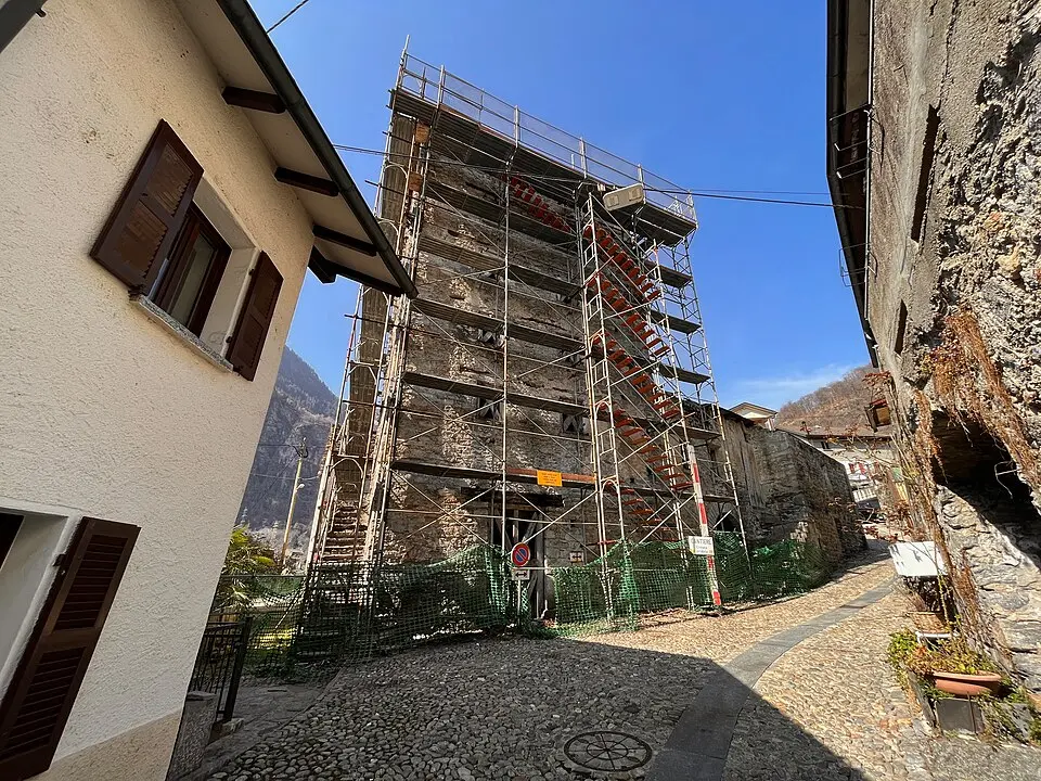 Mittelalterlicher Turm von Attone