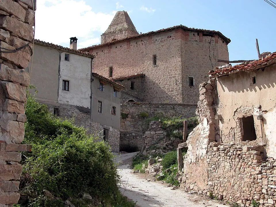 Image: Pigmentoazul · CC BY-SA 3.0 Torre en Cameros