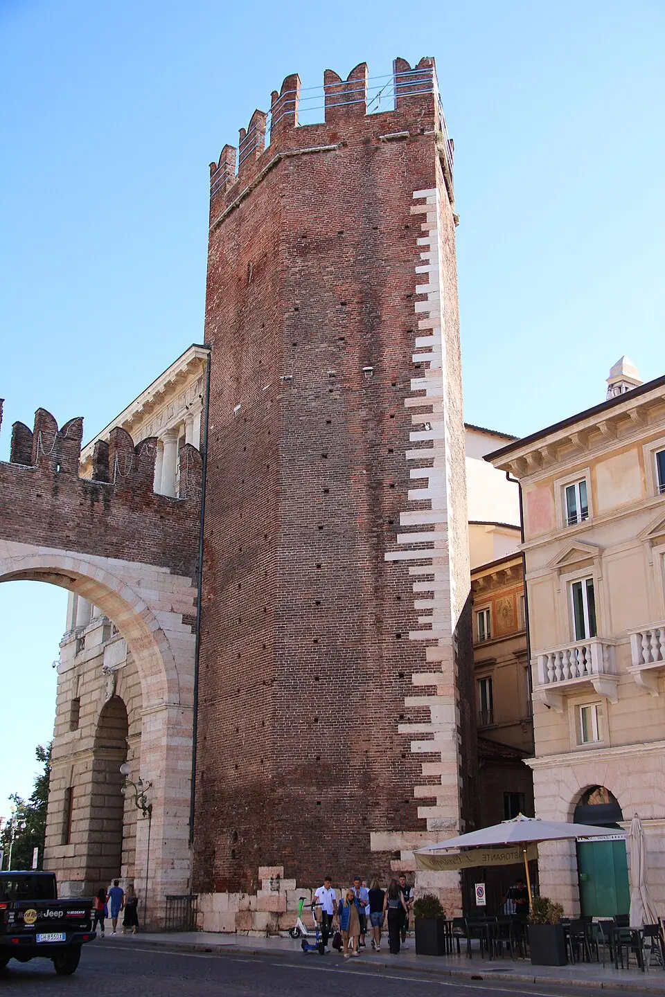 Torre pentagona