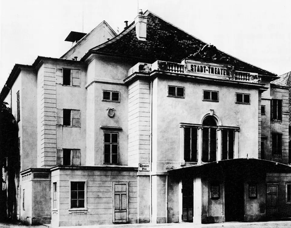 Obrázok: Johann Kräftner: Im Schatten der Weilburg, Baden 1988 · Public domain Stadttheater Baden